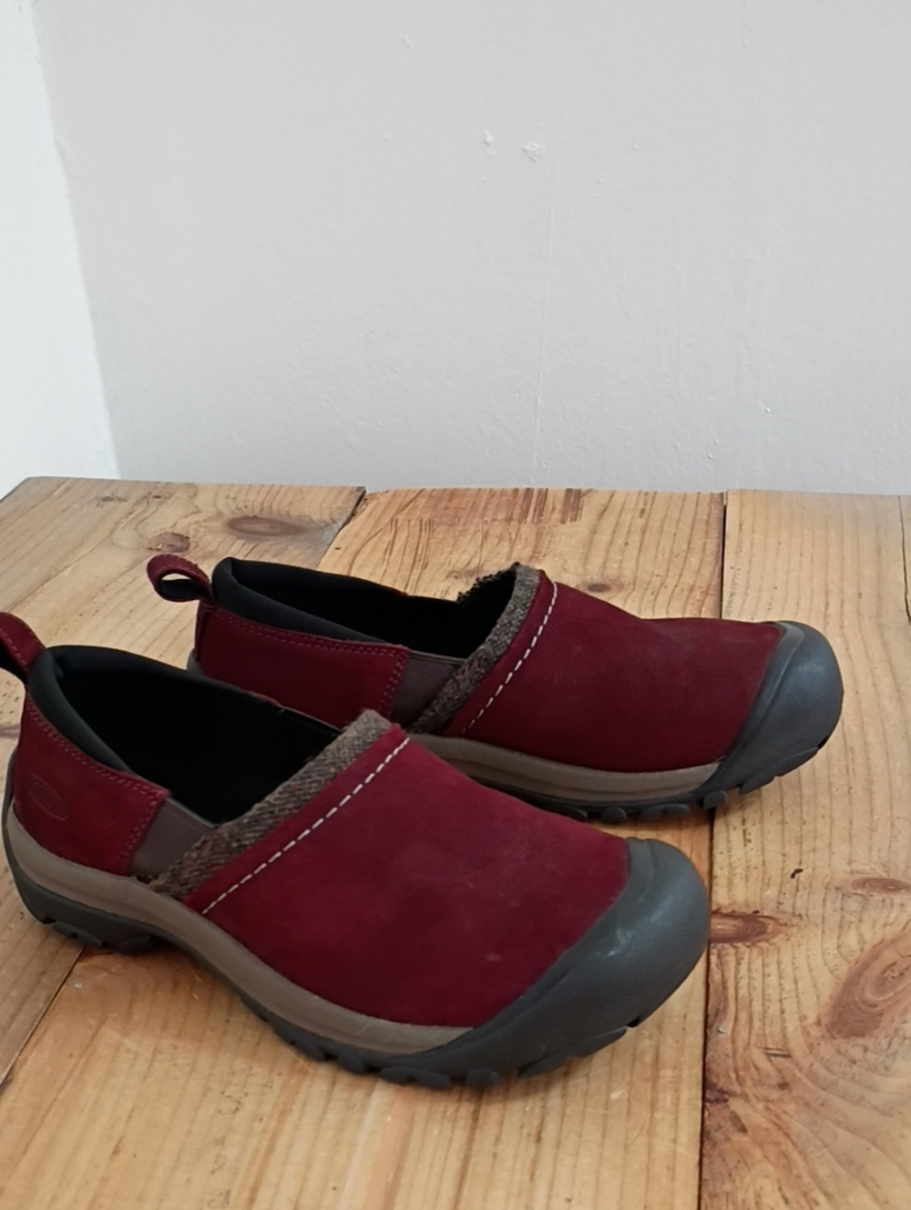 Keen Brick Red Insulted Leather Slip On Shoes Size 8 Non Marking